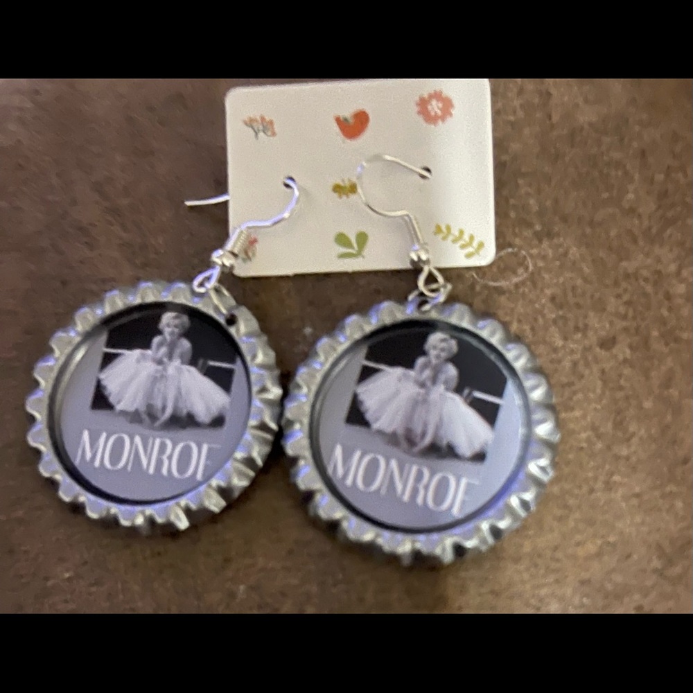Marilyn Monroe earrings - Picture 1 of 1